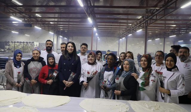 Gastronomi Derneği ile Hacer Akmeşe Hanım Emekçi Kadınlarla Biraraya Geldi