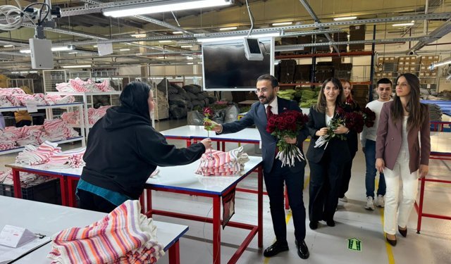 Hulus Özen, Kadınlar Gününde  Emekçi Kadınlarla Bir Arada