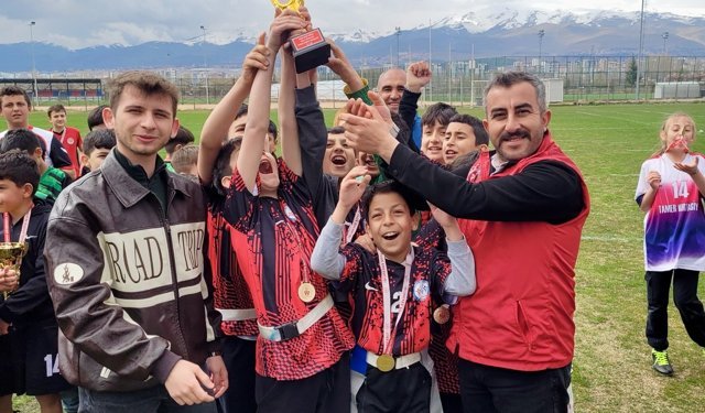 Niğde’de Küçükler Ragbi Müsabakaları Tamamlandı