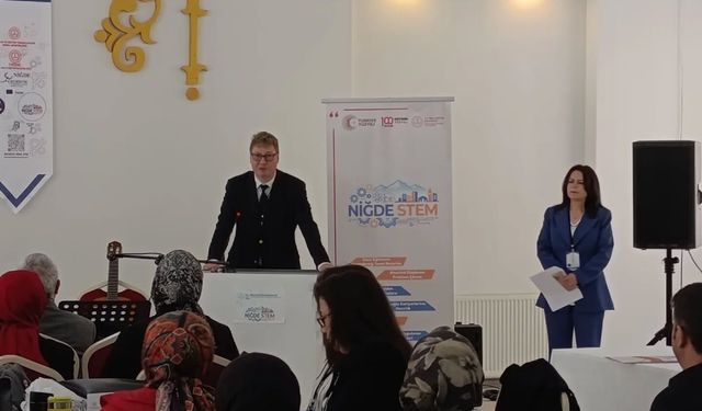 102 öğretmen bilim ve teknoloji eğitimi için bir araya geldi