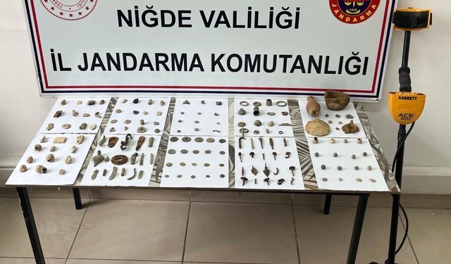 Niğde’de Tarihi Eser Operasyonu: 145 Parça Ele Geçirildi