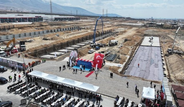 Niğde’de 682 Yeni Dükkan İçin İlk Kazma Vuruldu