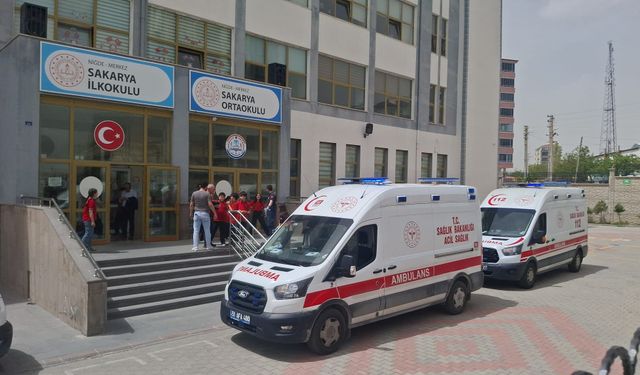Niğde'de 27 öğrenci zehirlendi
