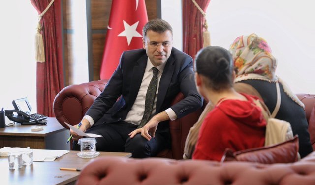 Vali Akmeşe “Halk Günü”nde Vatandaşları Dinledi
