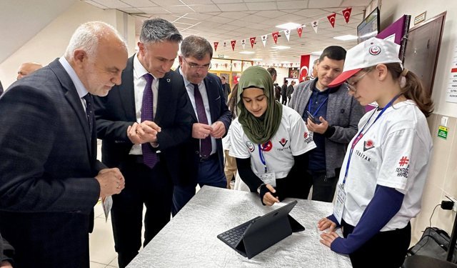 Şehit Kemal Tosun Anadolu İmam Hatip Lisesi’nde TÜBİTAK 4006 Bilim Fuarı Düzenlendi