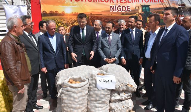 Niğde’de 12 Üreticiye 60 Ton Yerli Ve Milli Patates Tohumu Verildi