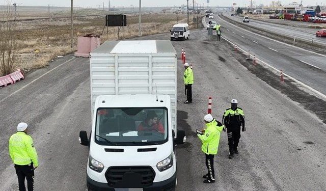 Trafik Denetimlerinde bin 374 sürücüye Ceza kesildi