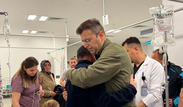 Vali Akmeşe, Selden Yaralanan Vatandaşları Hastanede Ziyaret Etti