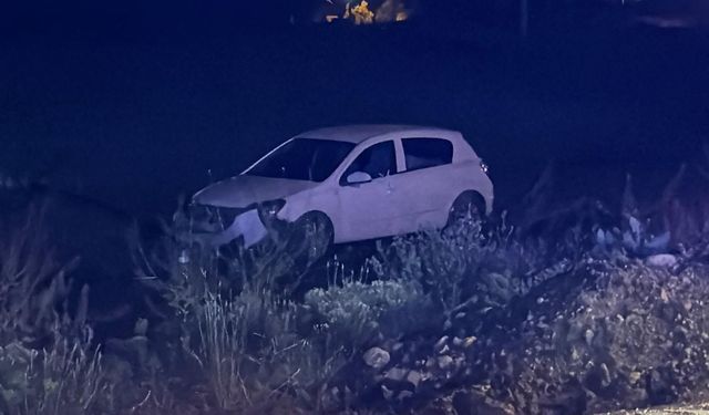 Kontrolden Çıkan Otomobil Tarlaya Uçtu: 2 Yaralı
