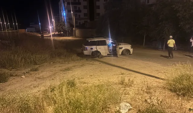 Direksiyon Hakimiyetini Kaybeden Sürücü Kaza Yaptı: 2 Yaralı