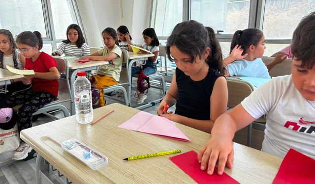 Bor Gençlik Merkezi'nde Matematik Dersleri Origami ile Eğlenceye Dönüşüyor