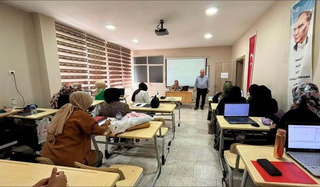Halk Eğitimi Merkezinde Bilgisayarlı Giysi Kalıbı Hazırlama Kursu İlgi Görüyor