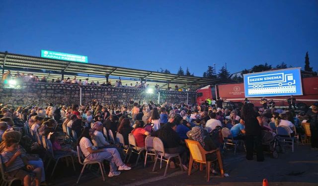 Altunhisar'da "Gezen Sinema" Etkinliği Yoğun İlgi Gördü