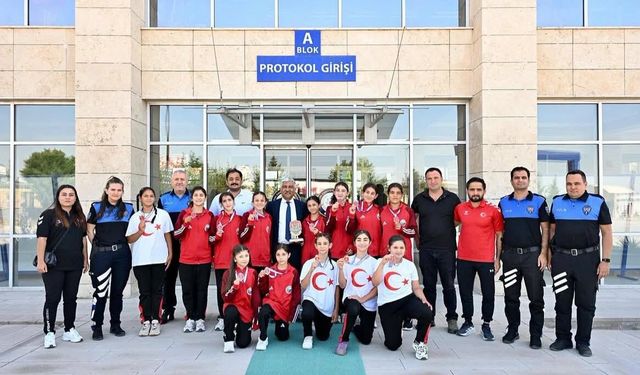 Madalyalı Minik Güreşçilerden Emniyet Müdürü Erdinç Yüceer'e Ziyaret