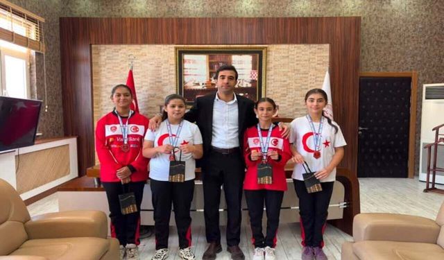 Kaymakam Kalkan'dan Başarılı Sporculara Ödül