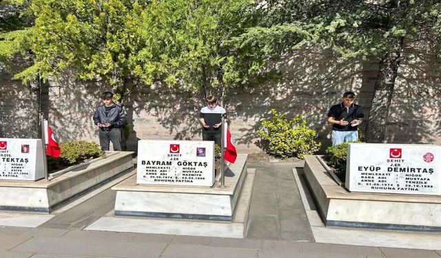 Ülkü Ocakları'ndan Şehit Kabirlerine Anlamlı Ziyaret