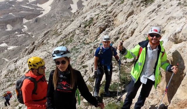 NÖHÜ’lü Ramazan Bozkurt Zirvelerden İnmiyor