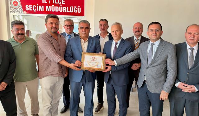 MHP Niğde İl Başkanı Aytekin Tükenmez Mazbatasını Aldı