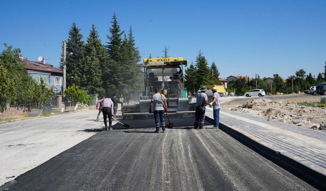 Niğde'de Altyapısı Tamamlanan Bölgelerde Asfalt Seferberliği Hız Kesmeden Sürüyor