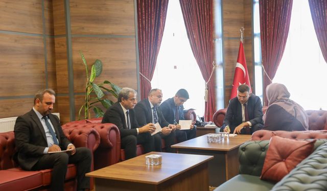 Vali Akmeşe, Halk Günü’nde Vatandaşların Taleplerini Dinledi
