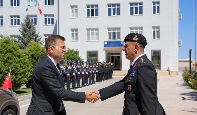 Vali Akmeşe’den İl Jandarma Komutanı Dinçer’e Hayırlı Olsun Ziyareti