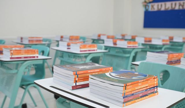 Ücretsiz Ders Kitapları, Sıralardaki Yerini Almaya Başladı