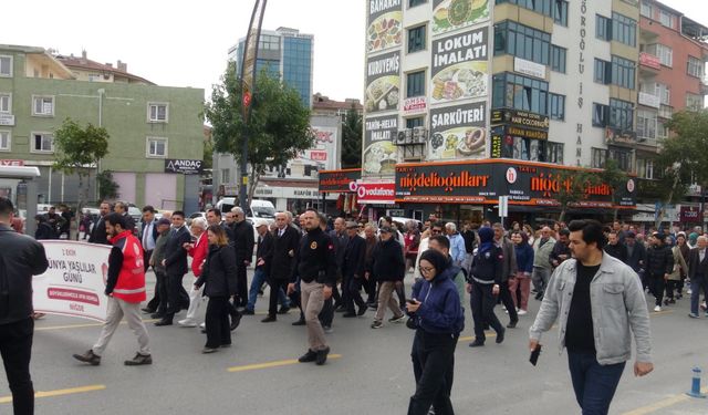 Dünya Yaşlılar Günü İçin Anlamlı Yürüyüş