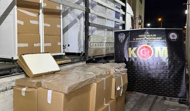 TIR’dan 1 Milyon 900 Bin Adet Doldurulmuş Makaron Çıktı