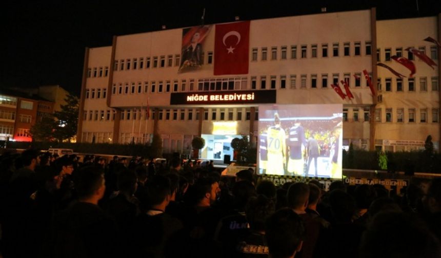 Fenerbahçe – Olympiakos Maçı Dev Ekrandan İzlendi
