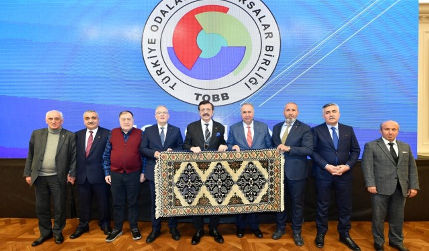 Niğde Ticaret Odası Yöneticileri TOBB Başkanı Hisarcıklıoğlu'na Destek için Ankara'da