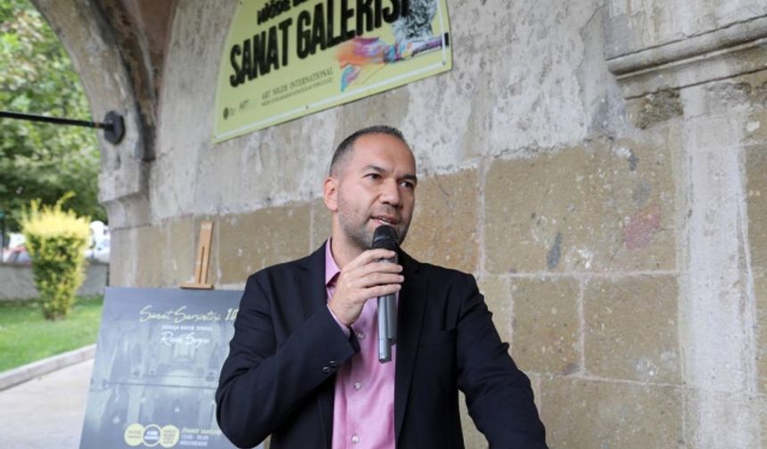 “BİZ HER ZAMAN YANINDA OLACAĞIZ”
Açılışta konuşma gerçekleştiren Niğde Belediye Başkanı Emrah Özdemir, ressam Safa Büte’ye övgü dolu sözler sarf etti.