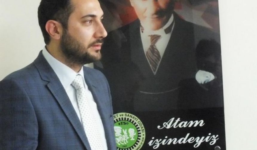 Çalapkulu konuşmasının devamında “ Kadınların Toplam çalışma hayatına katkısı dünyada en düşük ülkelerden birisiyiz. Yüzde 26'lar seviyesindeyiz. Dünya ortalaması yüzde 47, Avrupa Birliği'nde kadının istihdama katkısı yüzde 60'lar seviyesinde Biz peygamber efendimizi örnek alıyoruz. Peki peygamber efendimizin eşi Hazreti Hatice mesleği neydi? tüccardı. Örnek aldığımız peygamber efendimizin eşi Mekke'nin en büyük tüccarlarından, Mekke'nin en büyük iş kadınıydı o devirde. Peki peygamber efendimizi örnek alıyoruz da Kızını neden girişimci yetiştirmiyorsun? Eşini neden çalıştırmıyorsun ? “dedi.