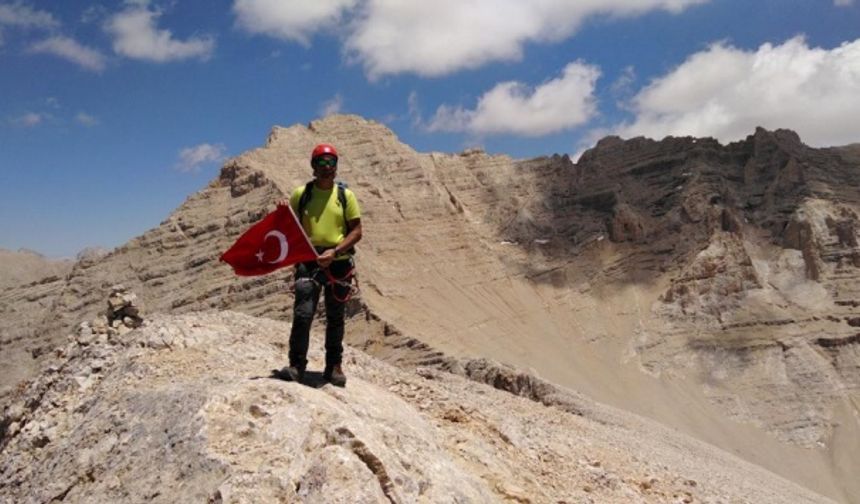Aladağların 7 zirvesinde Türk bayrağı dalgalanıyor