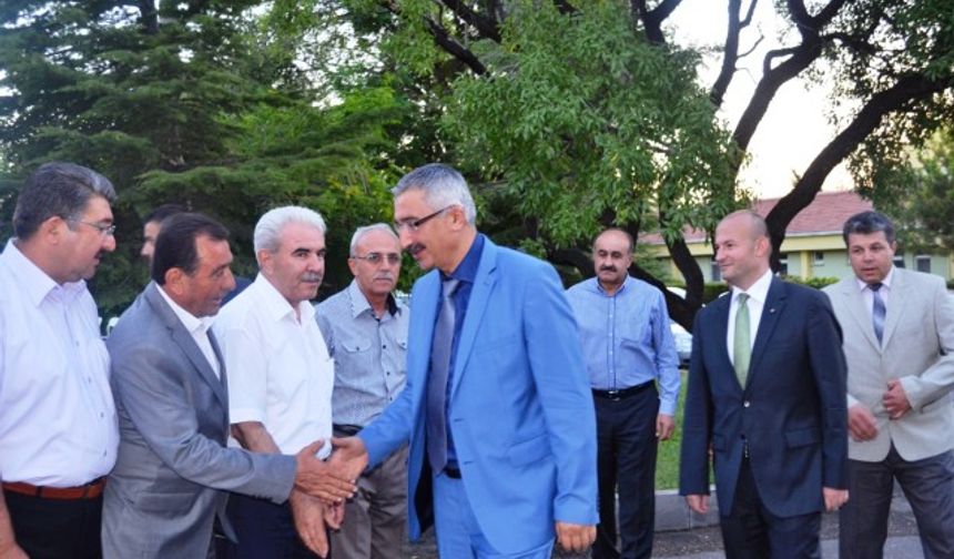 Aile ve Sosyal Politikalar Bakanlığına bağlı Ahmet Kuddusi Huzurevi ve Rehabilitasyon Merkezi'nde iftar yemeği düzenlendi.