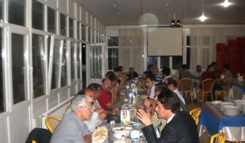 Niğde Eğitim Sen Şubesi bir dönem önceki başkanı, HDK Niğde Meclisi Yürütme kurulu üyesi ve sözcüsü Göksel Rıza Özkan a Rize İline sürgün edilmesi nedeniyle Niğde de örgütlü emek ve demokrasi mücadelesi veren yapıların üye ve yöneticilerinin düzenlemiş olduğu “moral yemeği” Şafaklar Restoran da Çarşamba akşamı gerçekleşti.