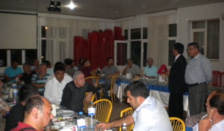 Sevgi ve dostluğun hakim olduğu gecede Niğde Emek ve demokrasi güçleri adına hazırlanan plaketi Niğde Milletvekili Doğan şafak, Niğde Eğitim Sen Üyeleri adına hazırlanan plaketi, Halil Avcu, HDK Niğde Meclis adına hazırlanan plaketi ise Abidin Özkaymak eğitimci Göksel Rıza Özkan’a verdi.