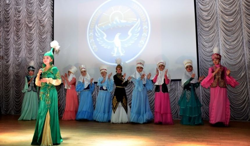 Sempozyuma, Kazakistan, Türkiye, Rusya, Başkurdistan, Kırgızistan, Azerbaycan, Özbekistan, Türkmenistan, Çin, Kore, Moğolistan, Sırbistan gibi dünyanın 12 ülkesinden toplam 300’den fazla bilim insanı katıldı.