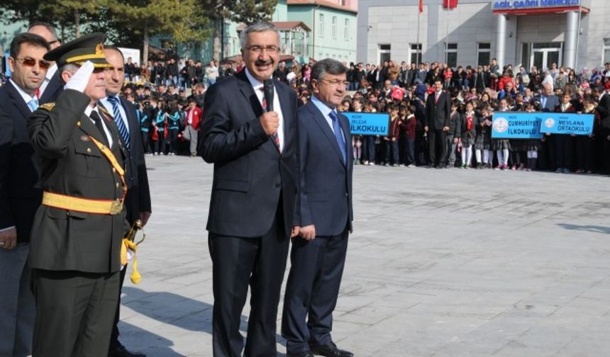 Cumhuriyet Bayramı Kent Meydanında Kutlandı