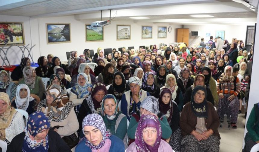 30 Mart 2014 seçimlerinden sonra gelenekselleşen, Bor Müftülüğü ile T.C. Kemerhisar Belediyesi tarafından beraber organize edilen Kutlu Doğum Haftası etkinliklerine Kemerhisarlılar yoğun ilgi gösterdi.