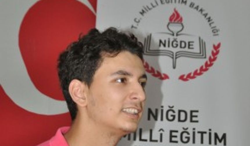Niğde, üniversite sınavlarında ilk kez bir Türkiye Birincisi çıkardı. Matematik-Fen 2 ve Matematik-Fen 3 puan türlerinde Niğde Fen Lisesi'nden Tamer Taşkıran, Türkiye birincisi oldu. 871 bin 313 adayın ter döktüğü LYS sınavında MF-2 ve MF-3 puan türlerinde Niğde Fen Lisesi öğrencisi Tamer Taşkıran 500 tam puan ile Türkiye birincisi oldu. Tamer Taşkıran’ın yerleştirme puanı da 560 oldu.