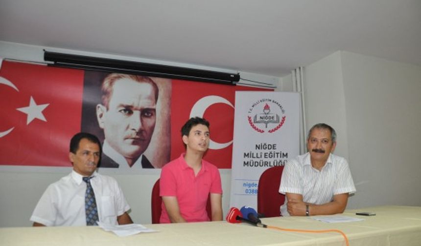 Sonuçların açıklanmasının ardından, Niğde Fen Lisesi Müdürü Ahmet Doğan ile birlikte İl Milli Eğitim Müdürü Celalettin Ekinci'yi ziyaret eden Taşkıran, dört yılın vermiş olduğu yorgunlukla gelen bir sevinç yaşadığını söyledi.