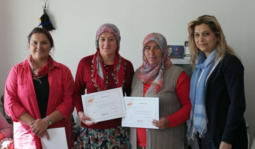 Belge töreninde bir konuşma yapan İl Müdürü Murat Türkmen Açev eğitim çalışmalarının devam edeceğini, ailenin temel direği olan annelerin eğitimine katkılarıyla daha sağlıklı ve bilinçli evlatlar yetiştirileceğini böylece toplumların güçleneceğini söyledi ve kursiyerlere katılımlarından dolayı teşekkür etti.