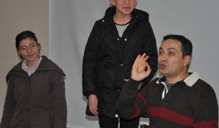Ahmet Şerif İzgören, Niğde’de Sevgi Evleri’ndeki çocuklarla bir araya geldi.