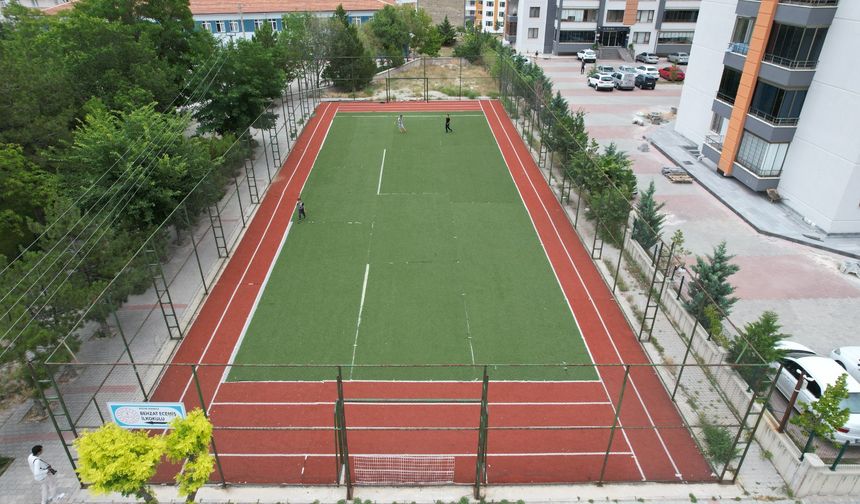 Niğde Belediyesi Sentetik Halı Sahaları Yeniliyor