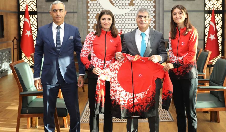 Milli sporculardan Vali Çelik’e ziyaret