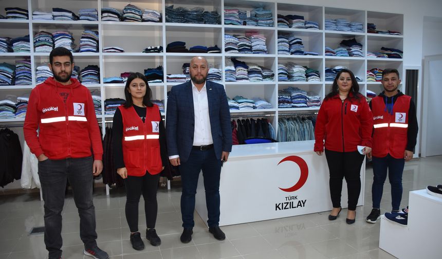 Kızılay Butik’ten üniversite öğrencilerine giysi yardımı