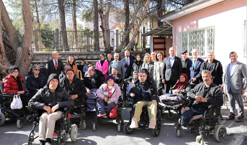 20 Akülü Araba İhtiyaç Sahibi Engellilere Dağıtıldı