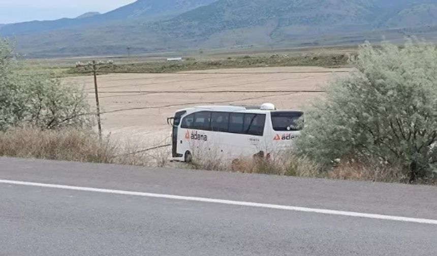 Yolcu otobüsü devrildi, 4 kişi yaralandı