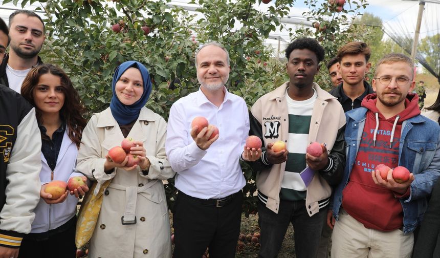 Üreten Üniversiteden Sofralara: 200 Tonluk Elma Hasadı