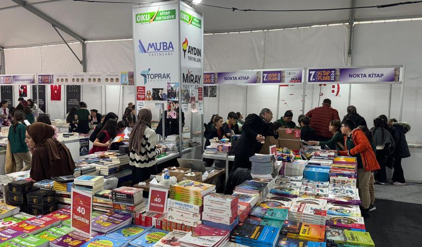 Kitap fuarına Niğdelilerden yoğun ilgi